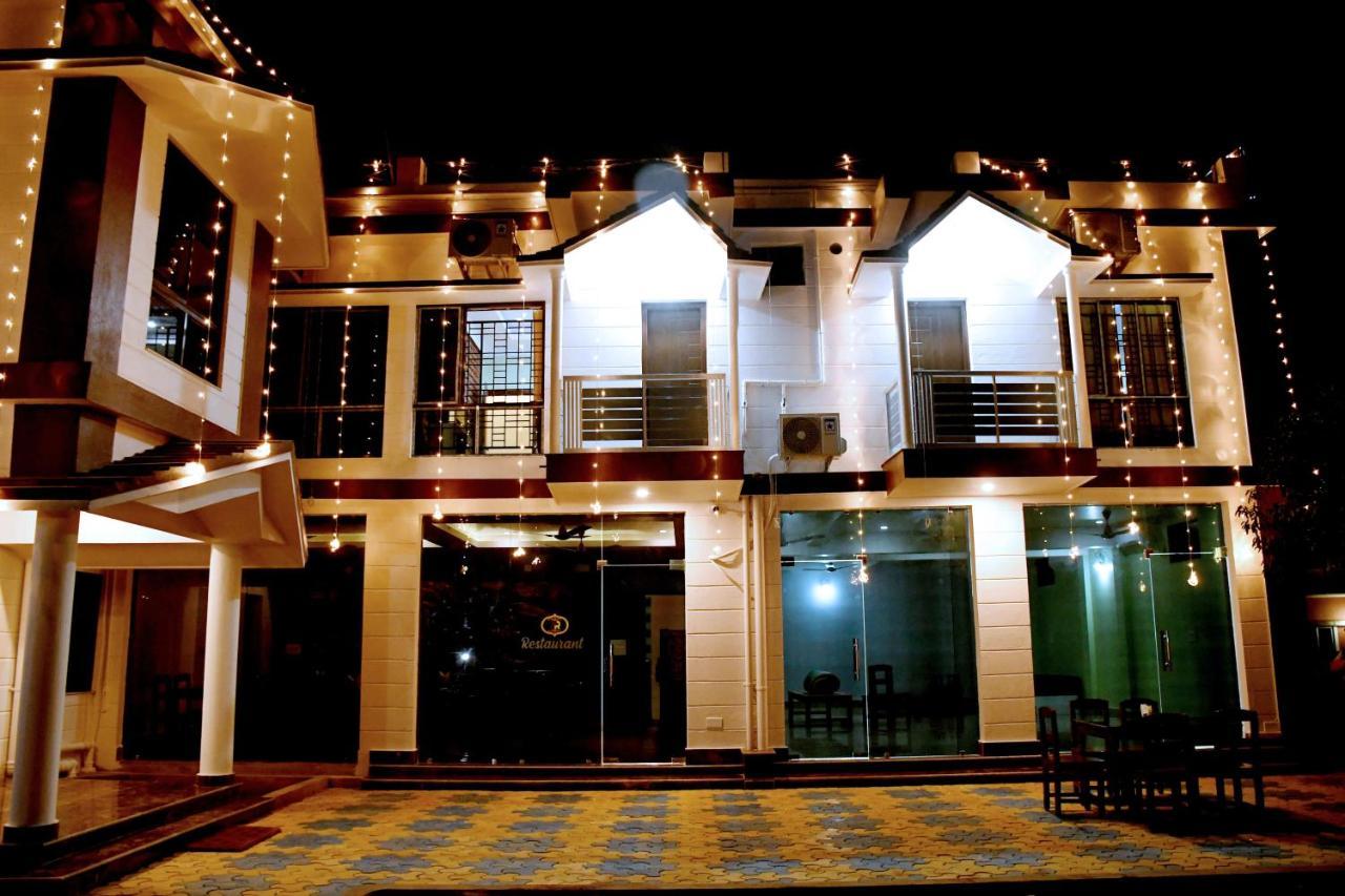 Hotel Aayes And Resort Shānti Niketan Exteriér fotografie